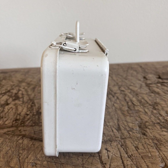 Vintage Welsh First Aid Kit Metal Wall Hanging with Contents - Bandages, etc - Picture 4 of 10